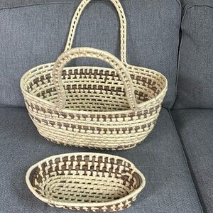Handwoven basket handle tote with oval basket